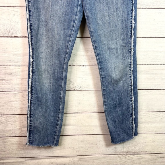 Blank NYC Denim Fray For Days Light Wash Relaxed Skinny Jean Women's Size 28 - Picture 3 of 11